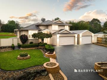 EXPANSIVE CARRINGTON RETREAT ON 2500m² WITH SEPARATE STUDIO