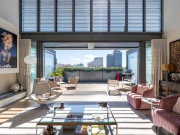 Expansive city view residence in boutique Oxford Foundry