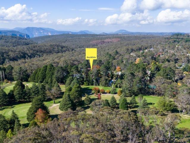 EXPANSIVE AND SUNNY LEVEL BLOCK IN PREMIER BLACKHEATH CUL DE SAC