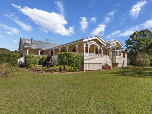 Expansive Acreage Living in Plainland