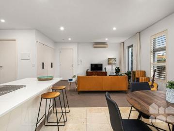 Expansive Apartment In Central Location!
