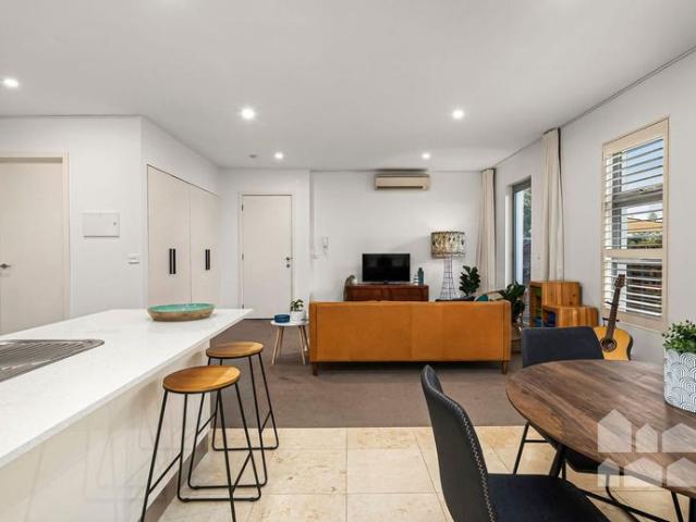 Expansive Apartment In Central Location!