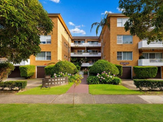 Expansive Apartment with Rare Space, Light & Lifestyle Appeal