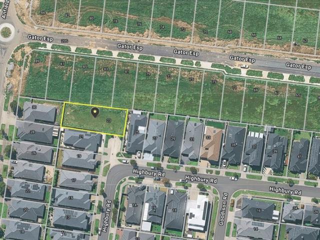 Expansive block in Bloom, Clyde North