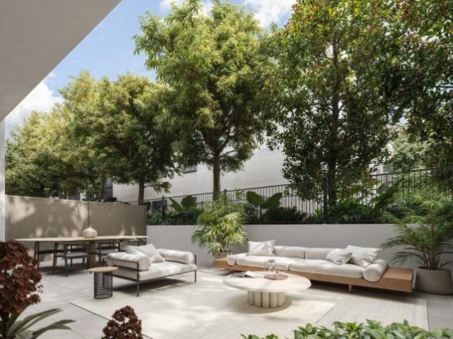 Expansive Ground Floor Residence With Private Courtyard