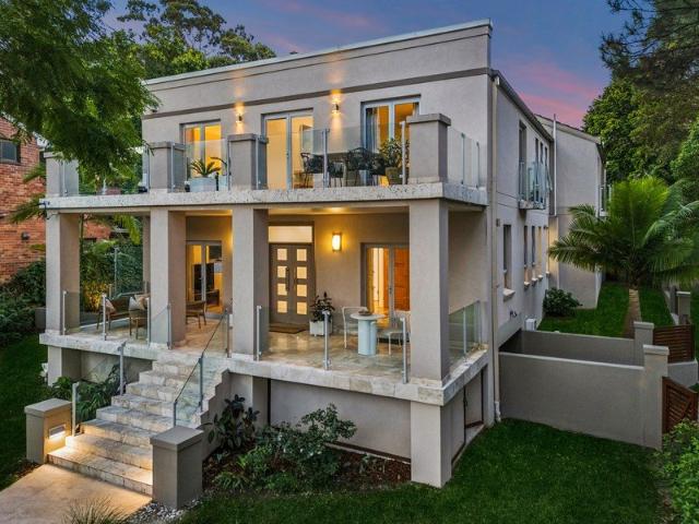 Expansive double brick family entertainer in a prime parkland location