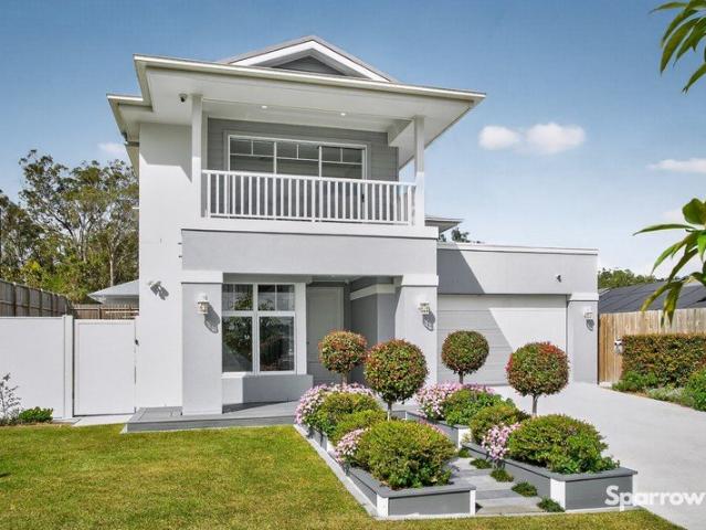 EXPANSIVE DOUBLE STOREY FAMILY RESIDENCE WITH HAMPTONS FACADE LOCATED IN THE HEART OF BROOKHAVEN