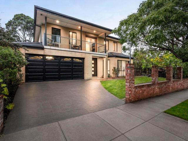 Expansive design, premier position