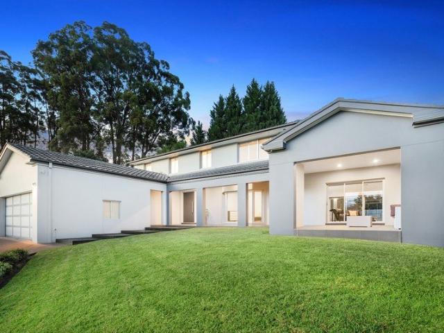 Expansive designer residence commands elevated 909sqm