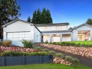 Expansive designer residence commands elevated 909sqm