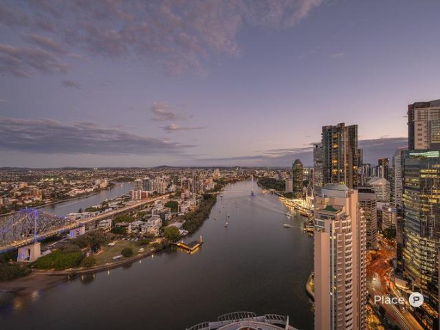 Expansive Designer Skyhome with Panoramic Brisbane Views