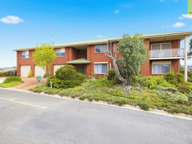Expansive Dual Family Living