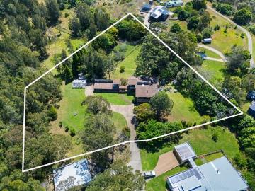 Expansive Dual Living Coastal Retreat on 6,571sqm in BAWLEY POINT, Walk to Beach and Shops