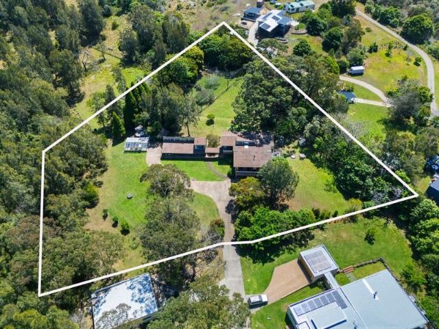 Expansive Dual Living Coastal Retreat on 6,571sqm in BAWLEY POINT, Walk to Beach and Shops