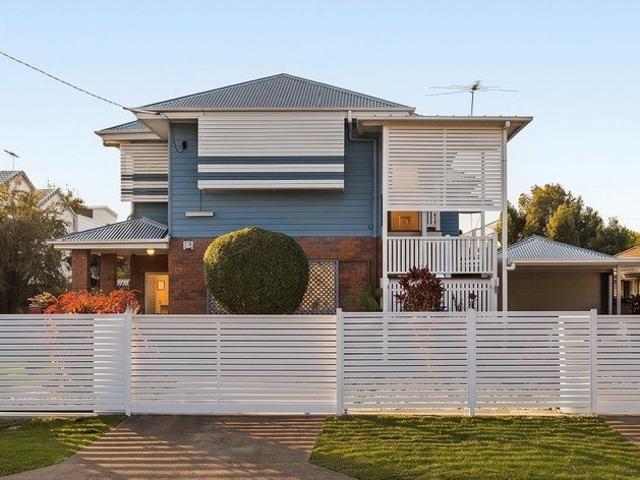 Expansive Dual Living Home on 810m² with Exceptional Future Potential