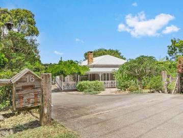 EXPANSIVE QUEENSLANDER WITH HERITAGE APPEAL & LIFESTYLE OPPORTUNITY
