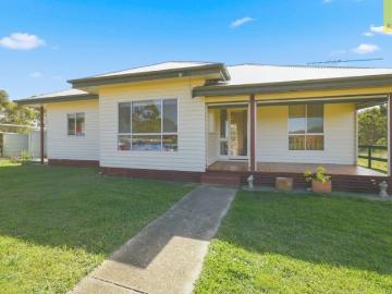 Moorabool, Victoria, Victoria - Fireplace