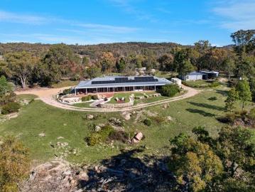 Expansive Dual Residence on 35 acre Moments to town