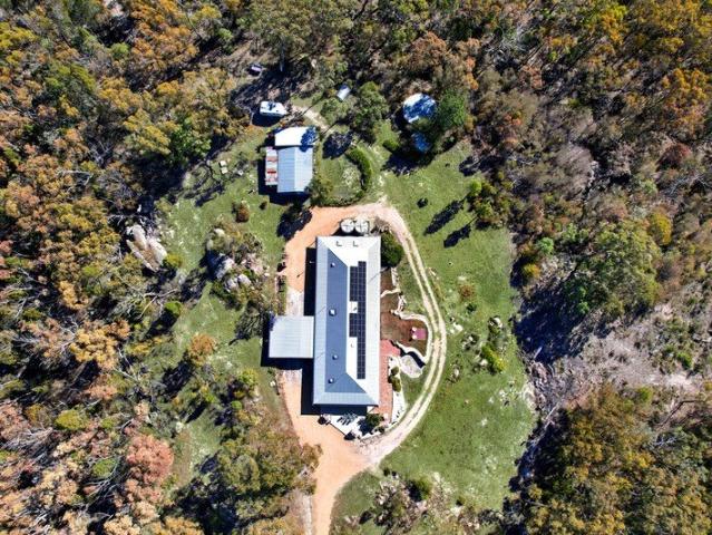 Expansive Dual Residence on 35 acre Moments to town