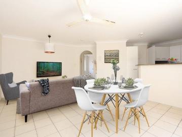 Expansive Entertainer's Balcony in the Heart of Milton