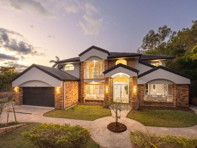 Expansive Entertaining, Five Bedrooms and Mount Coot tha Views
