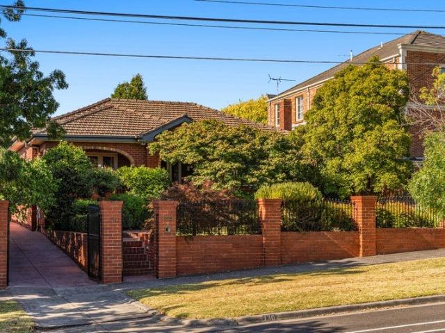 Expansive Family Comfort in a Prized Strathmore Pocket