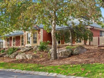 Expansive Family Comfort on a Premium 951m² Corner Allotment