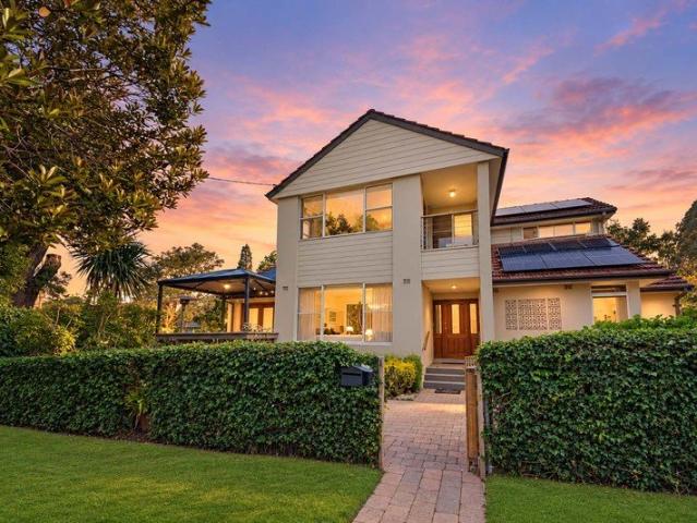 Expansive family entertainer in a prestigious St Ives enclave