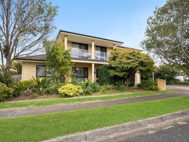 Expansive Family Entertainer in the Heart of Tea Gardens