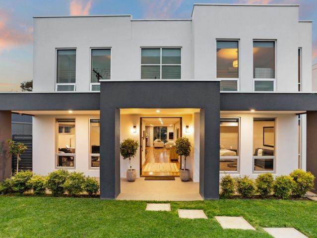 EXPANSIVE FAMILY ENTERTAINER POSITIONED ON ONE OF ADELAIDES PREMIER COASTAL AVENUES!