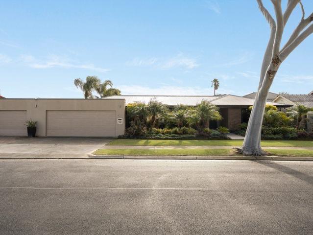 Expansive Family Entertainer with Exceptional Indoor Outdoor Living