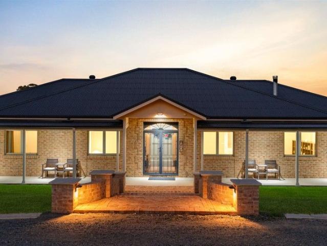 Acreage Lifestyle on 1.64ha Space, Privacy & Room to Move
