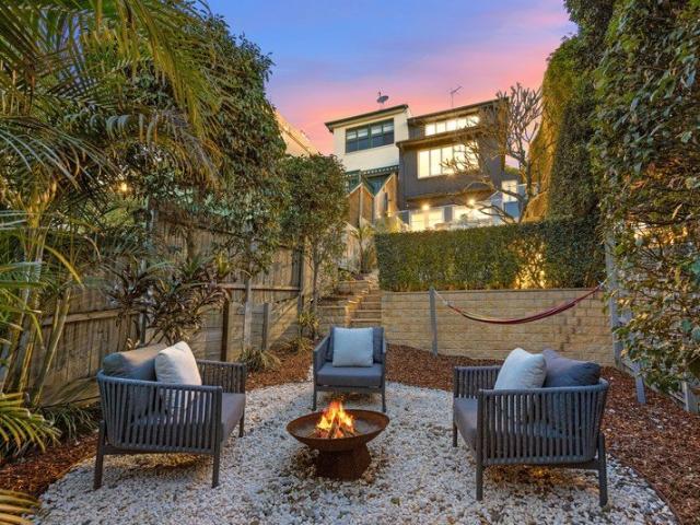 Expansive Family Haven With Harbour Views, Terraced Gardens And Parking