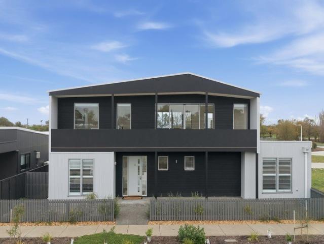Expansive Family Home by the Beach