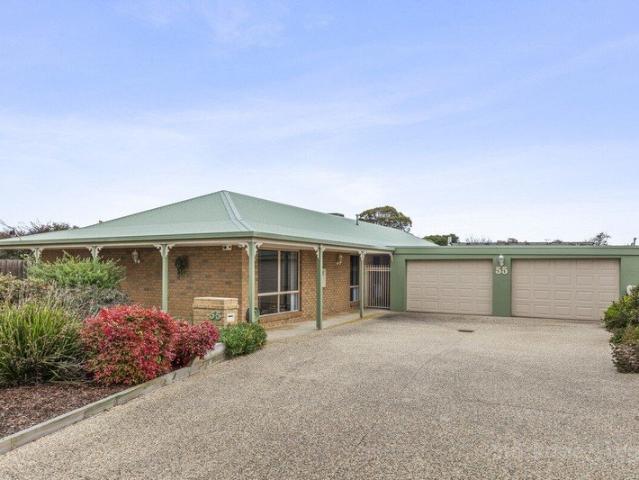 EXPANSIVE FAMILY HOME IN A GREAT LOCATION