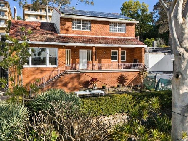 Expansive family home on a premium 923sqm parcel