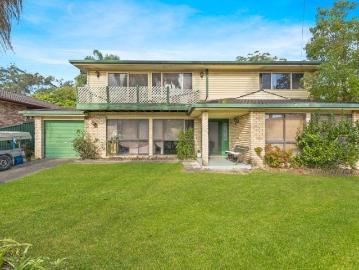 Expansive Family Home Ready for Complete Transformation