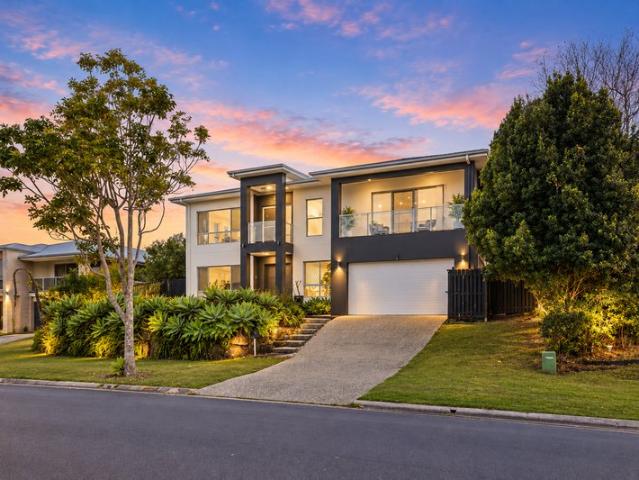 EXPANSIVE FAMILY HOME WITH DUAL LIVING ON 1,042M²