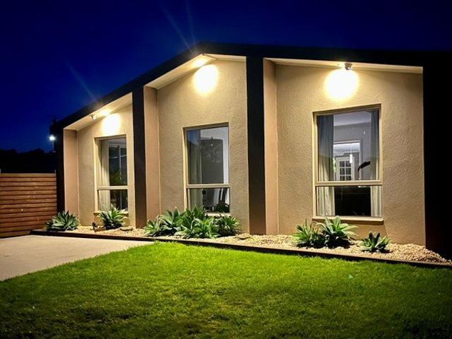 Expansive Family Home with Flexible Living Options