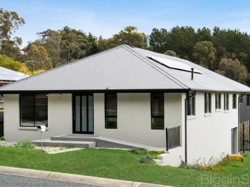 Expansive 5 Bedroom/3 Bathroom Family Home with Premium Features
