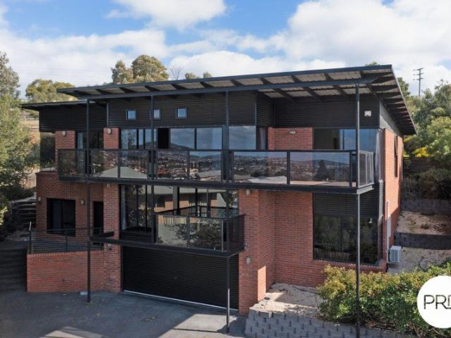 Expansive Family Home with Stunning Panoramic Views!