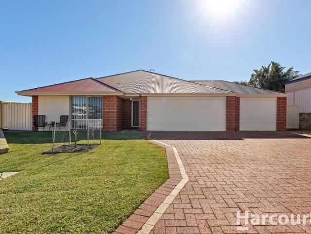 Expansive Family Home, Triple Garage & stroll to beach