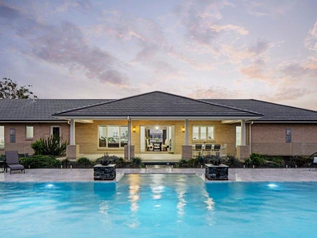 Expansive Family Luxury on 5,403m² in Prime Thornlands Location