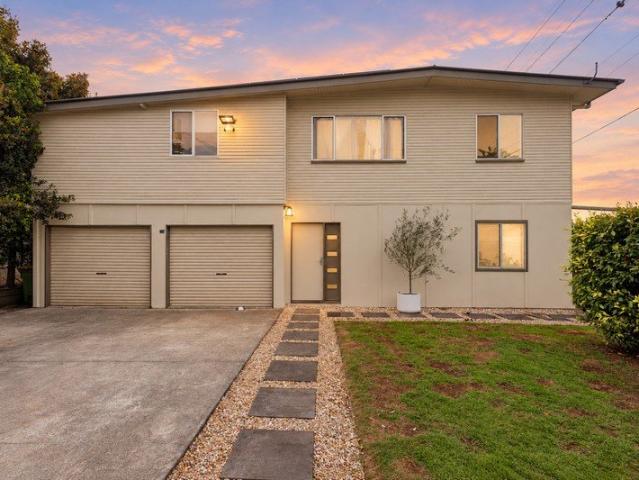 Expansive Family Living, 6 Bedrooms + Study, Dual Living Potential