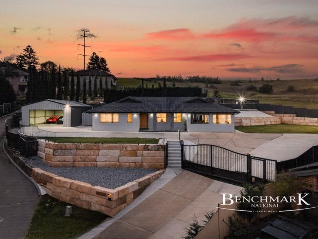 EXPANSIVE FAMILY LIVING WITH ELEVATED VIEWS ON 1,767m²