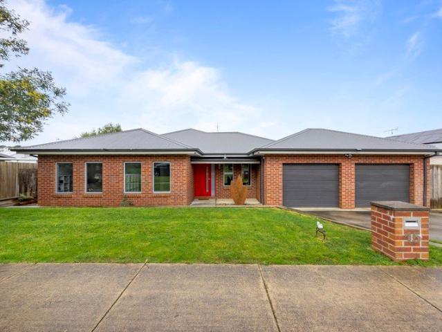 Expansive Family Living with Quality, Comfort & Convenience