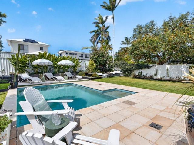 Expansive Family Living With Self Contained Accommodation