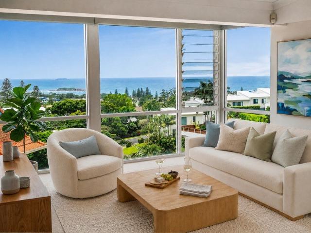 Expansive Family Living with Self Contained Dual Accommodation