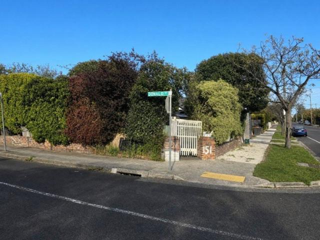 Expansive Family Living with Workshop Potential on a Massive 580sqm Block