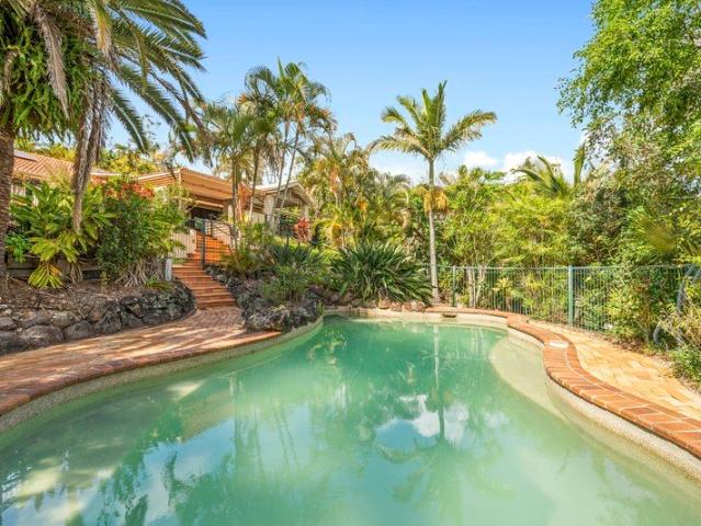 Expansive Family Living in the Heart of Helensvale